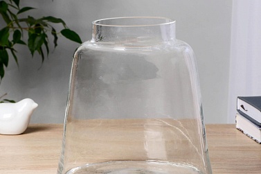 Большая стеклянная ваза
